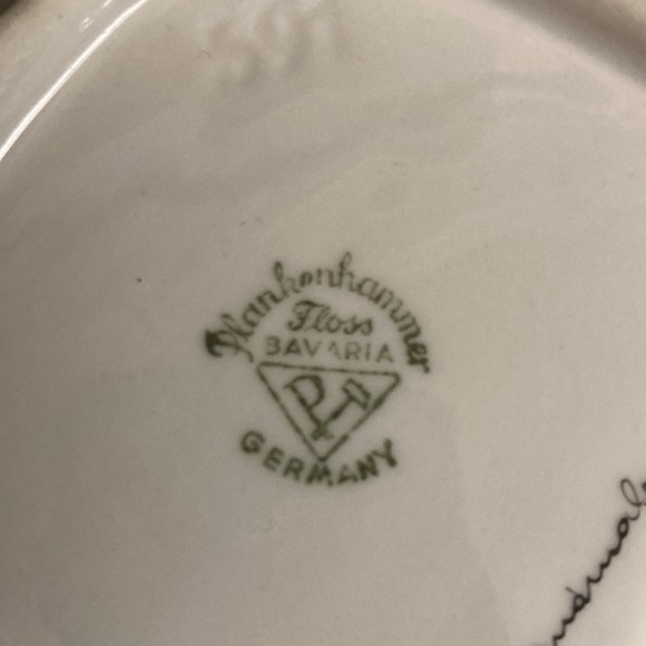 Munchen porcelain ashtray with gold trim, 6.6”X 6.5" great condition - Picture 4 of 5